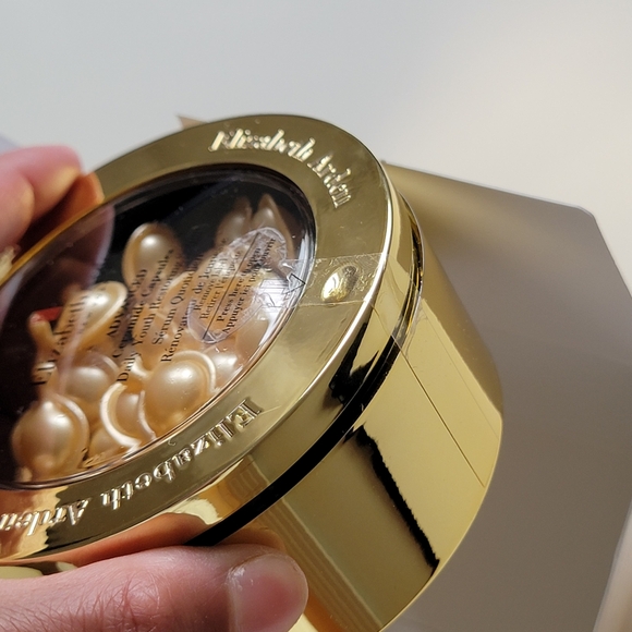 Daily Youth Restoring Serum By Elizabeth Arden 60 Capules - Picture 3 of 5